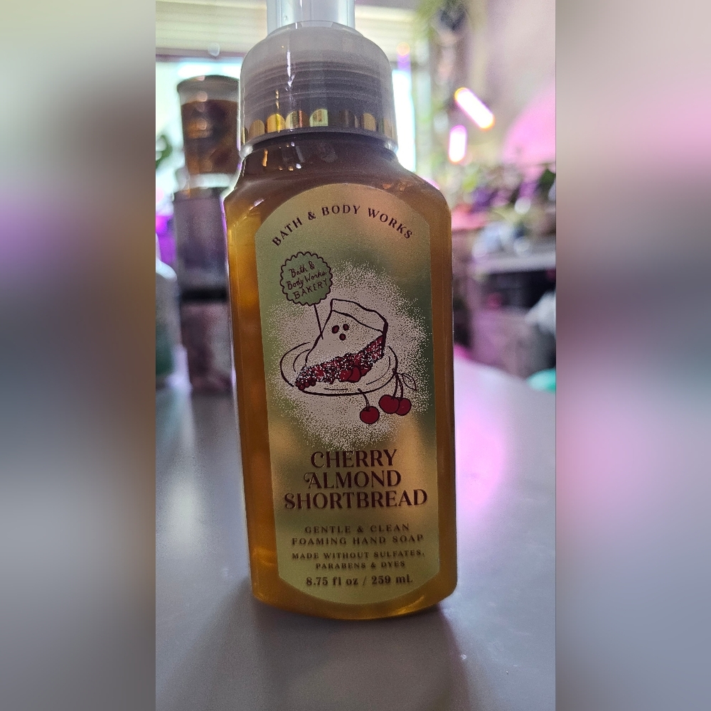 Cherry almond shortbread foaming hand soap